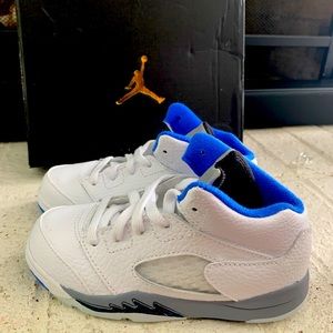 Kids White & Blue Air Jordan Retro 5. New in box. Size 10C
